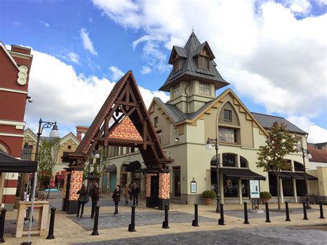 versace maasmechelen|Maasmechelen Village: outlet shopping .